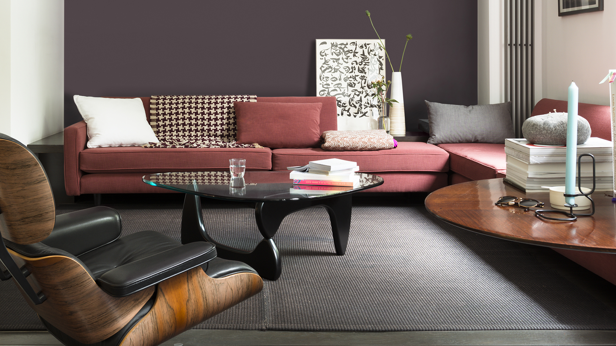 Heritage colours offer classic style Насыщенный, почти шоколадный оттенок красного сделает ваш интерьер запоминающимся