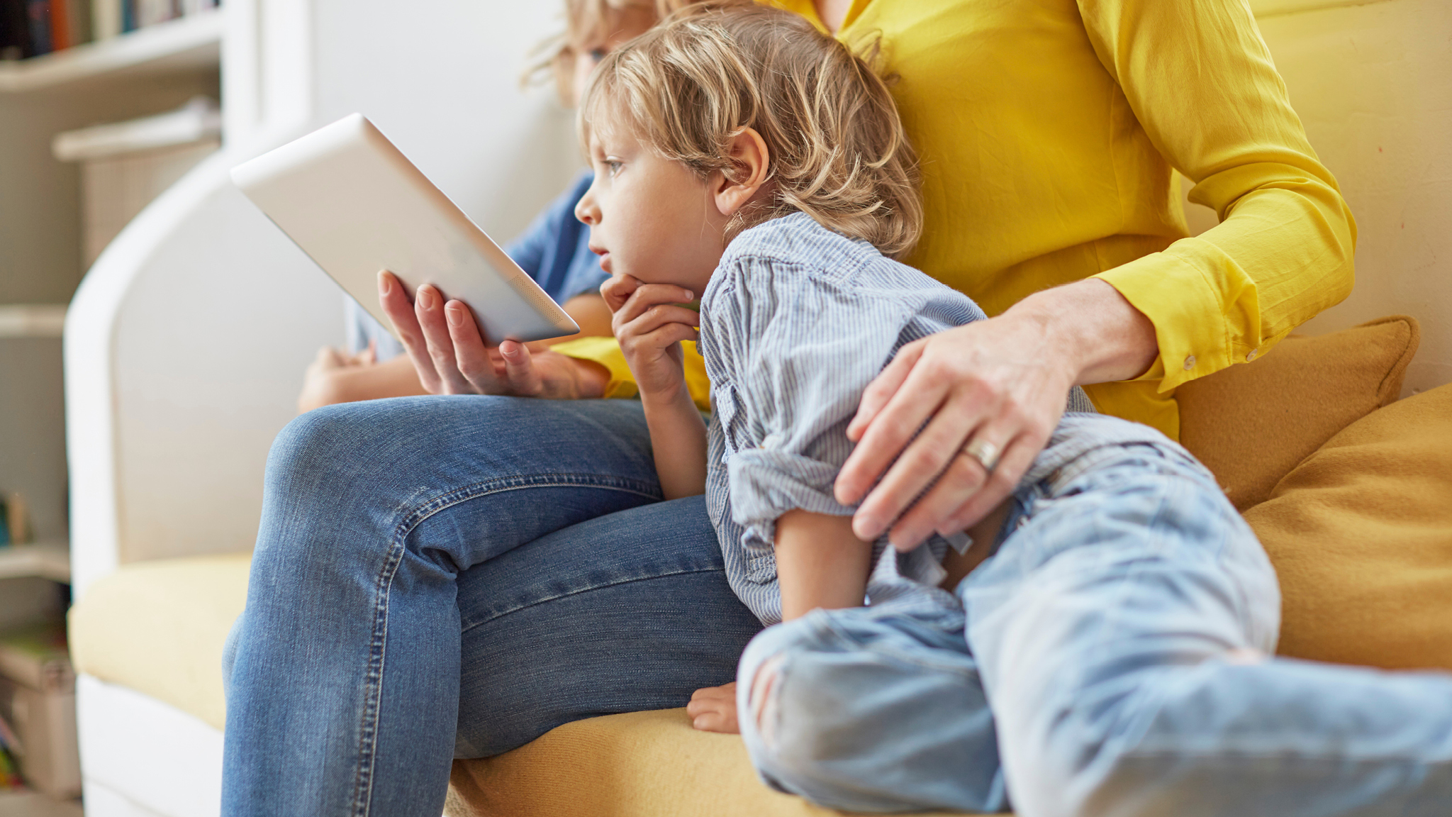 Kids love using our Visualizer Наше мобильное приложение Sadolin Visualizer — это интересный способ помочь детям выбрать цвета для их комнаты.