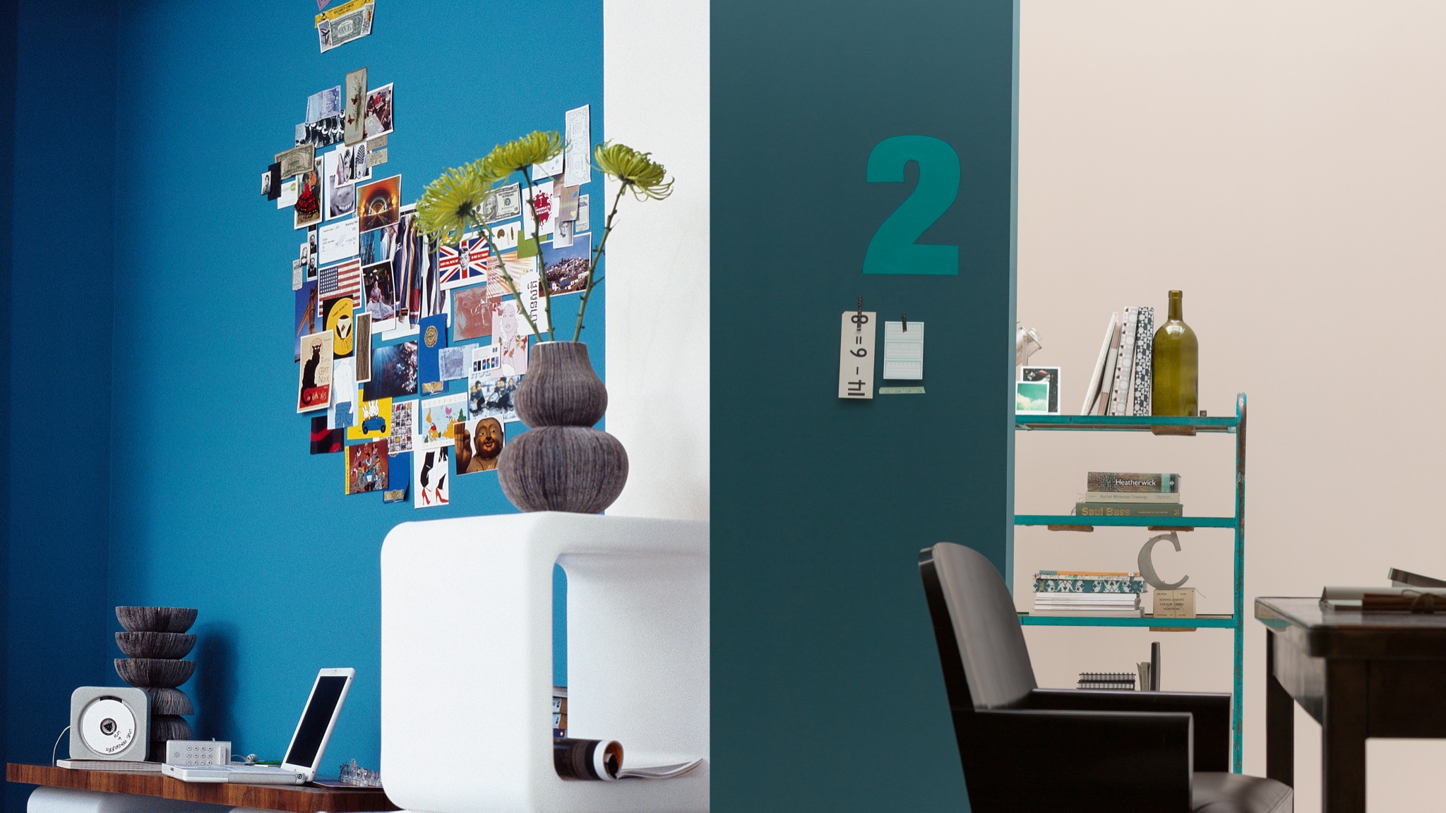 Push walls back with a cool colour Прохладные оттенки помогают увеличить пространство и сделать его светлее. Выберите бледные сероватые и голубоватые тона для максимального осветления.