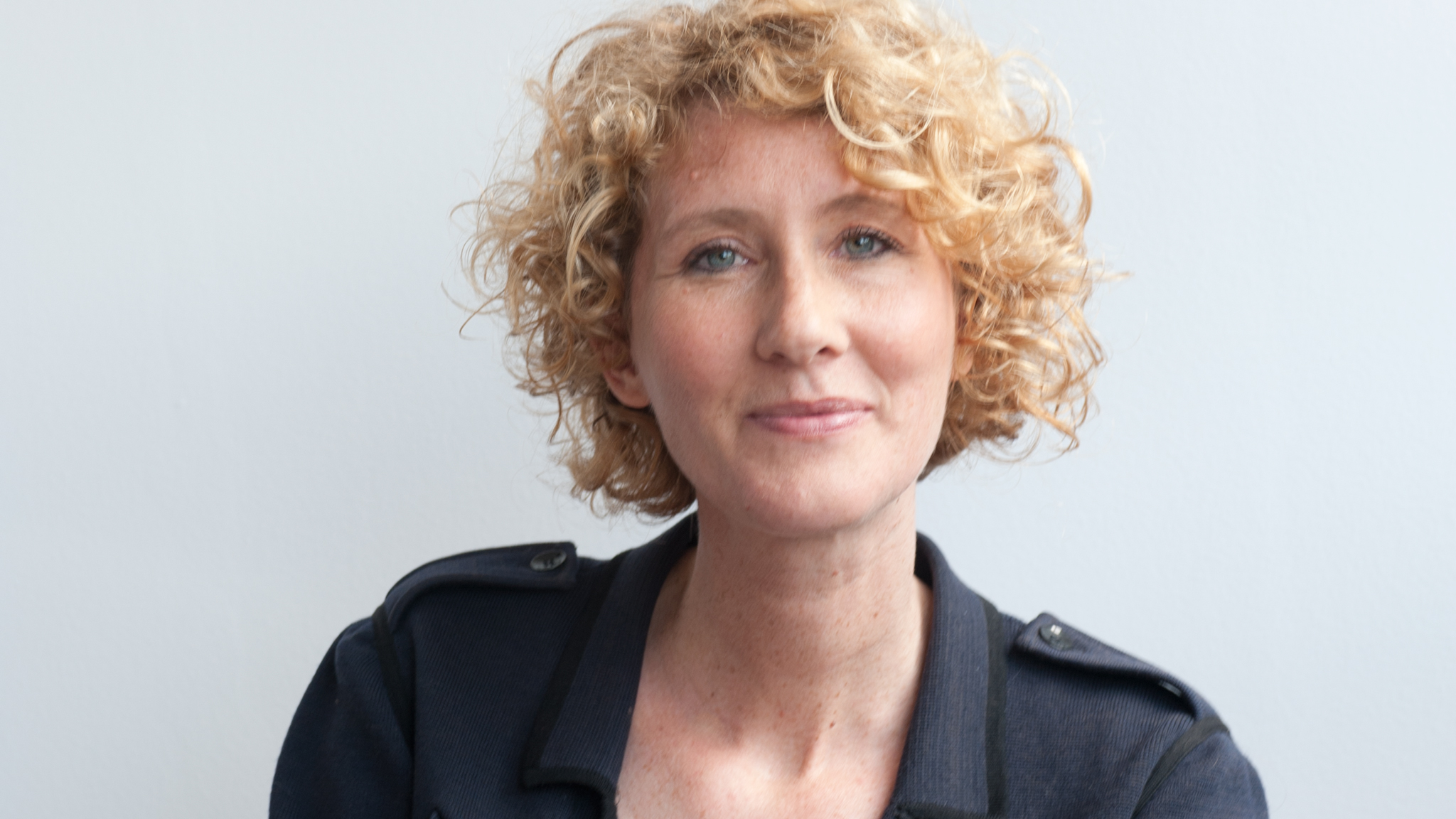 Willeke Jongejan Опыт Виллеке в дизайне позволяет ей создавать цветовые палитры и иллюстрации, которые помогают людям найти любимый цвет.